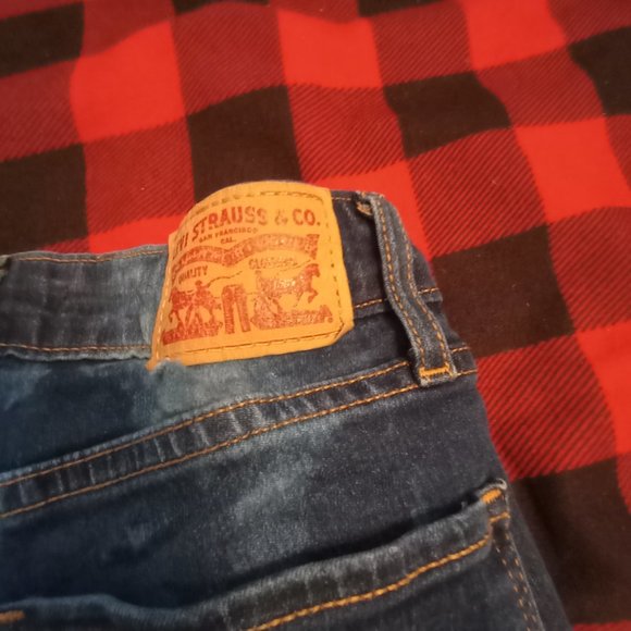 Red tag Levi's. 711 skinny. Size 25 - Picture 4 of 6